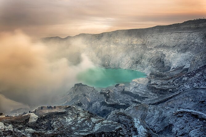 5 Days Borobudur Prambanan Tumpaksewu Bromo Ijen to Bali Private - Mount Bromo and the Smoldering Crater: Short Walks, Big Payoff
