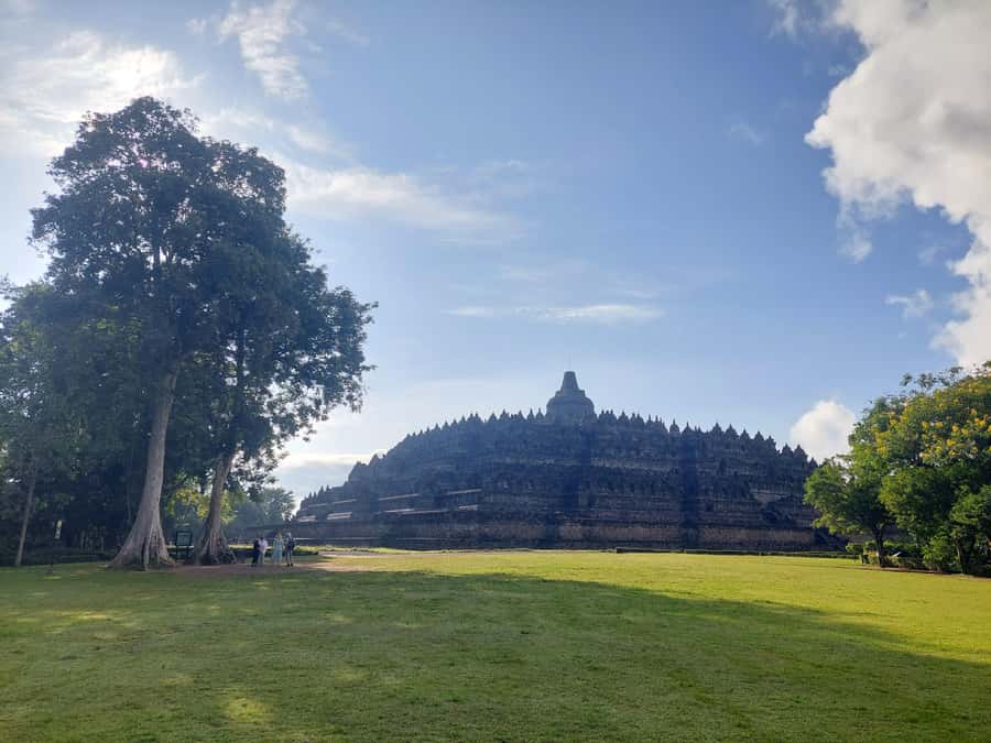 All-inclusive Borobudur Sunrise & Prambanan Temple Tour - Prambanan in the afternoon: big Hindu temple energy, guided