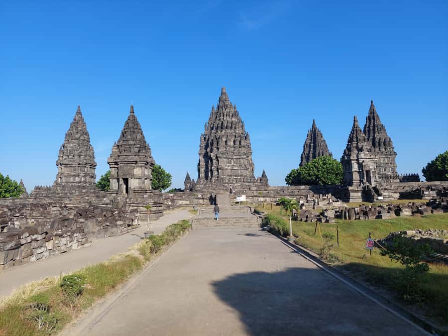 All-inclusive Borobudur Sunrise & Prambanan Temple Tour - Price and value: what $154 buys you in a real day