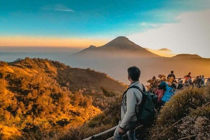 Borobudur and Prambanan Temple Private Tour from Yogyakarta - Candi Mendut: The Buddha Statue Stop You’ll Actually Remember