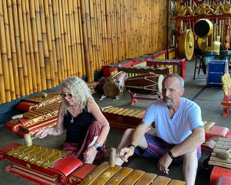 Borobudur: Batik, Gamelan, Pottery Making with Village Tour - The Private Guide Factor: Why Names Matter Here