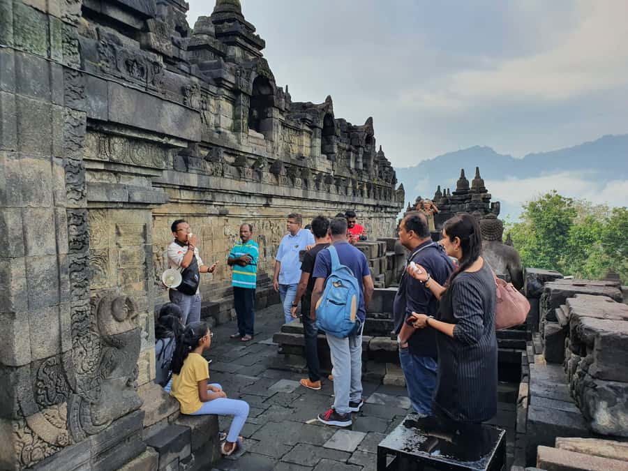 Borobudur Real Half Day Tour No Hidden Cost - Hotel Pickup and the Drive: Let the Driver Set the Stage