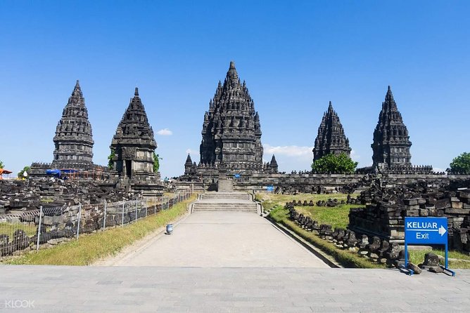 Borobudur Sunrise And Prambanan Temples Tour (PRIVATE TOUR) - Punthuk Setumbu sunrise: the viewpoint leg of the journey