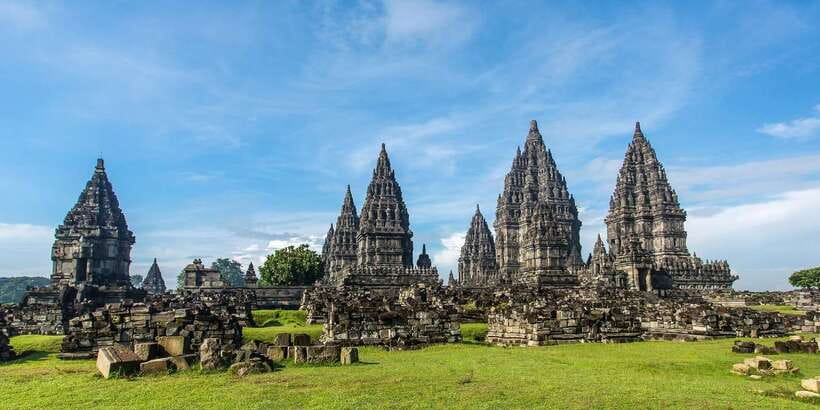 Borobudur Sunrise and Prambanan Tour from Yogyakarta - Borobudur guided time: how to see more than the famous outline