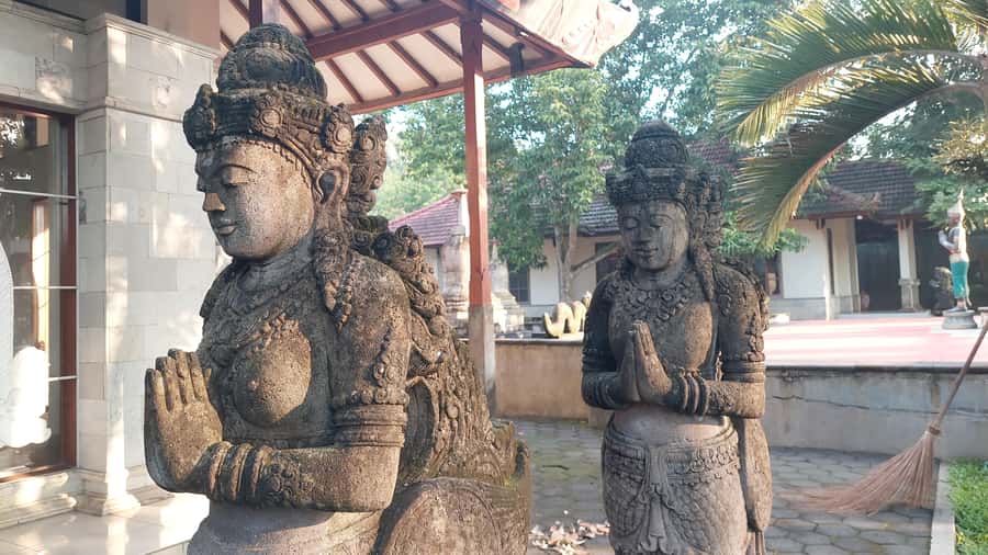 Borobudur Sunrise From Inside the Temple – Exclusive Access - The guide and group size: why 8 people matters at Borobudur