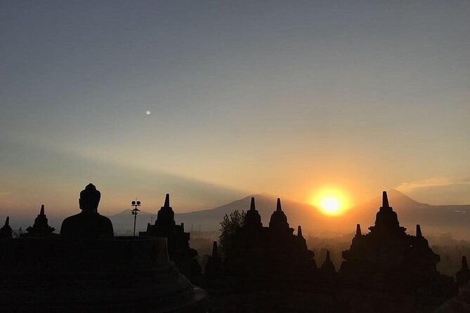 Borobudur Sunrise from Setumbu Hill and Great temples tour - Punthuk Setumbu Viewpoint: Menoreh Hills and Distant Peaks at Dawn