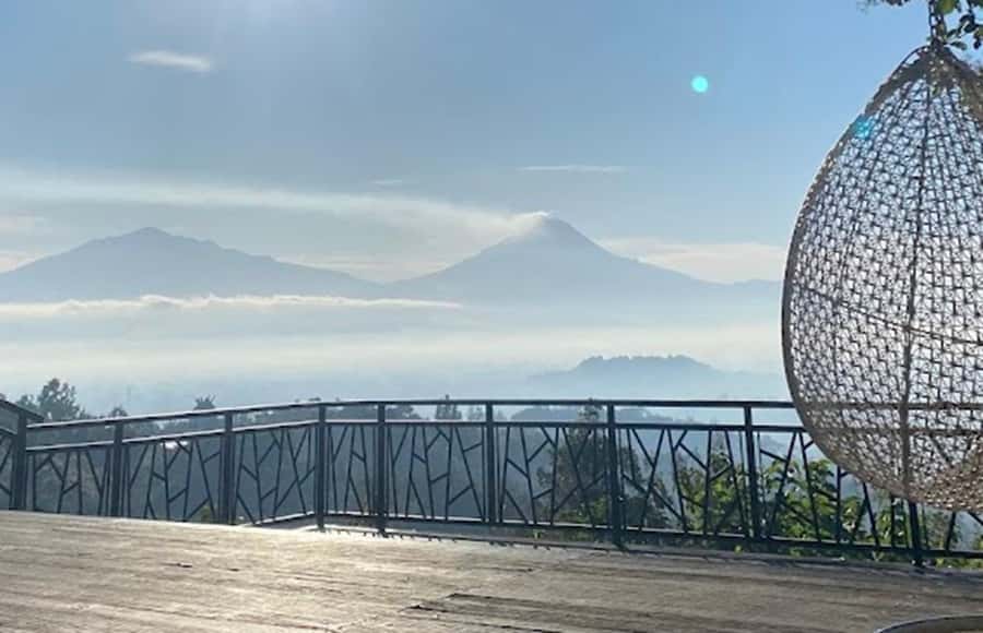 Borobudur Sunrise in stumbu hill, Borobudur, & Mendut temple - Punthuk Setumbu Sunrise: Merapi and Merbabu Set the Stage