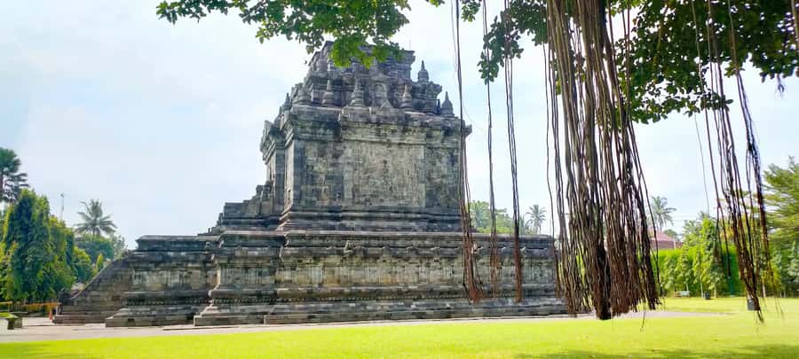 Borobudur Sunrise in stumbu hill, Borobudur, & Mendut temple - Borobudur: A Guided 2-Hour Focus That Saves Your Energy