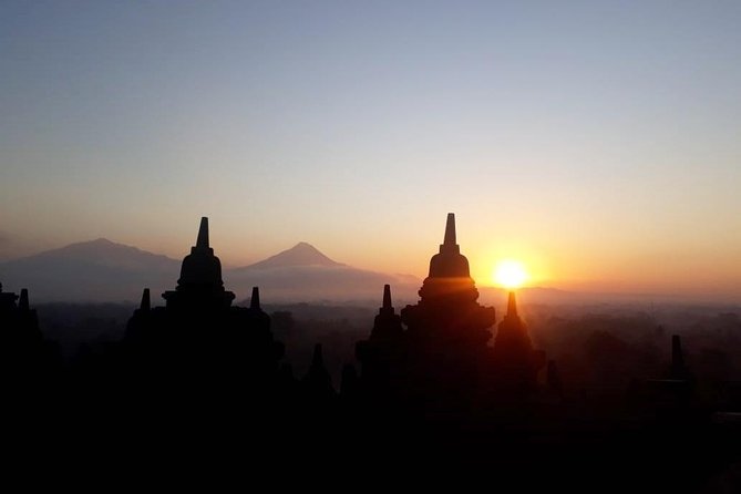 Borobudur Sunrise Tour-Special Package - Mendut temple and the Syailendra connection