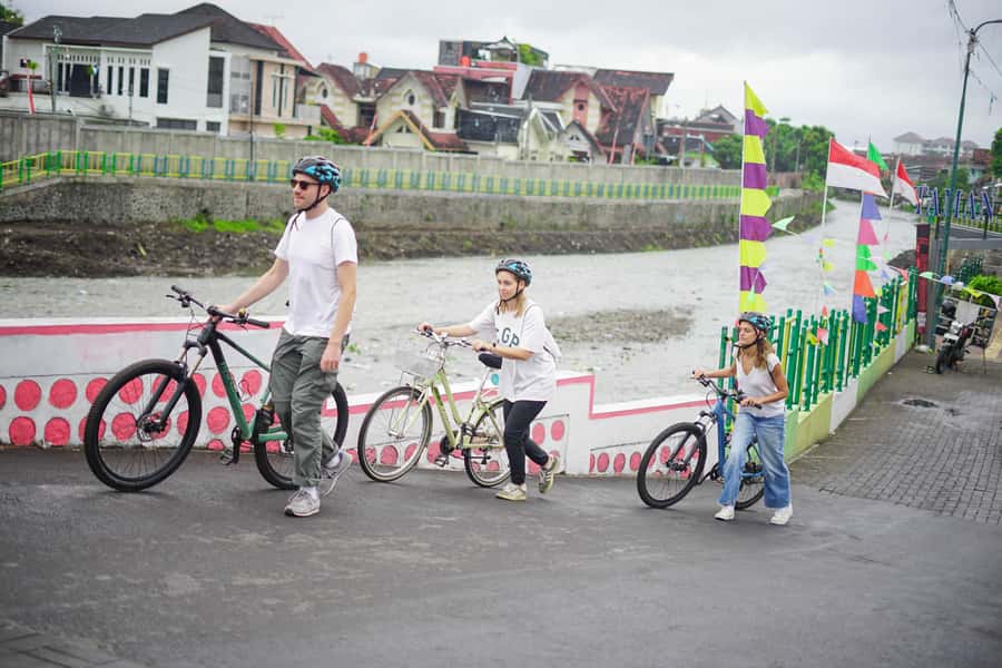 Cycling Tour: Explore The Hidden Gems of Jogja - Kampongs and Chinese temple stories: heritage as part of daily life