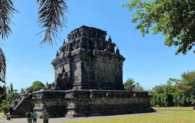 From Yogyakarta: Borobudur, Chicken Church & Mendut Temple - Borobudur at sunrise: what you’ll get and why it matters