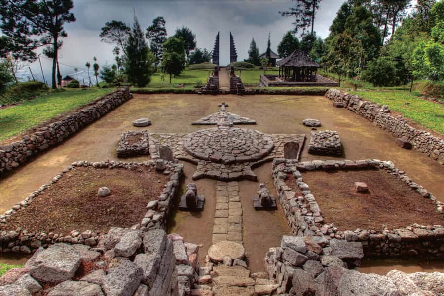 From Yogyakarta: Cetho, Sukuh Erotic Temple and Solo City - Yogyakarta to Cetho and Sukuh: the Mount Lawu ride that makes the day
