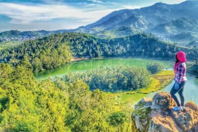 From Yogyakarta: Dieng Plateau Golden Sunrise Private Day Trip - The midnight drive and how the hike to Sikunir Hill works