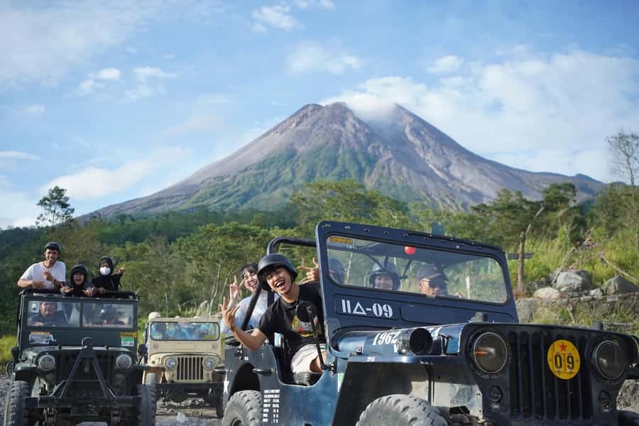 From Yogyakarta : Merapi volcano guided Tour with Jeep - Learning from the 2010 eruption evidence museum