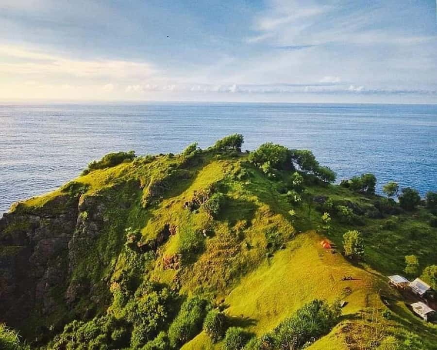 From Yogyakarta: Pengilon Hill and Hidden Beach - The 30-minute climb up Pengilon Hill: plan for effort, then plan for rest