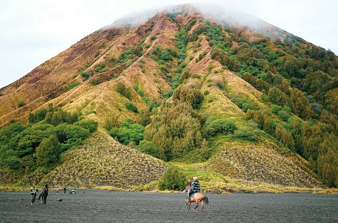 From Yogyakarta to Bali : Bromo and Kawah Ijen in 3 Day Adventure - Sunrise at Ijen: Turquoise Lake Daylight