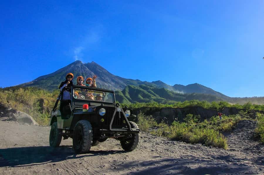 Merapi volcano sunrise with 4wd jeep and step on cold lava - Key things that make this Merapi sunrise tour worth your time