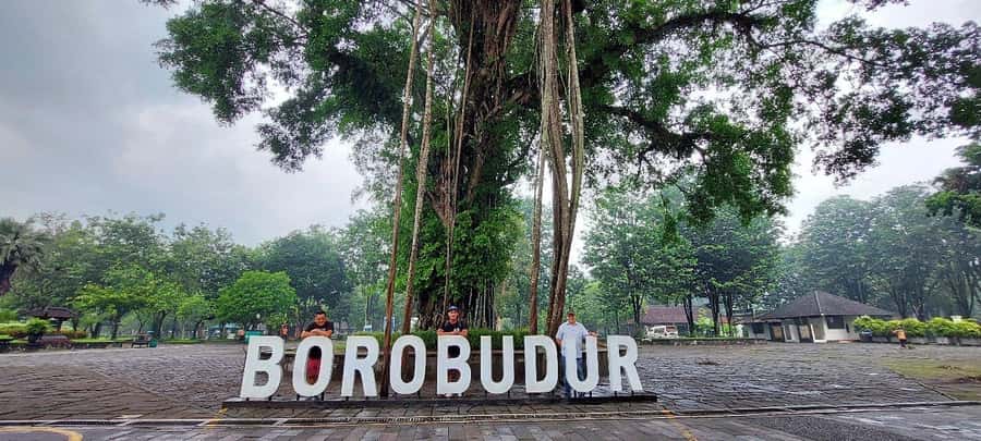 Private Car Yogyakarta: One Day Tour Borobudur and Prambanan - How This 11-Hour Private Car Tour Works (And Why It’s Good Value)