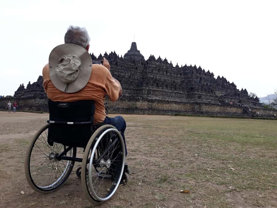 Private Car Yogyakarta: One Day Tour Borobudur and Prambanan - Borobudur in 2.5 Hours: Buddhism, Stair Climbing, and Smart Ticket Timing