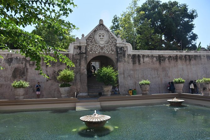 Private Royal Heritage Tour: Yogyakarta Palace, Watercastle, Sonobudoyo Museum - How your 8:00am pickup shapes the whole day
