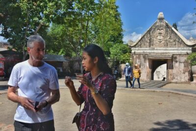 Private Royal Heritage Tour: Yogyakarta Palace, Watercastle, Sonobudoyo Museum - Kraton Yogyakarta: the living monarchy and daily court culture