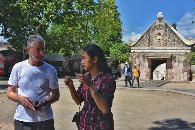 Private Royal Heritage Tour: Yogyakarta Palace, Watercastle, Sonobudoyo Museum - Kraton Yogyakarta: the living monarchy and daily court culture