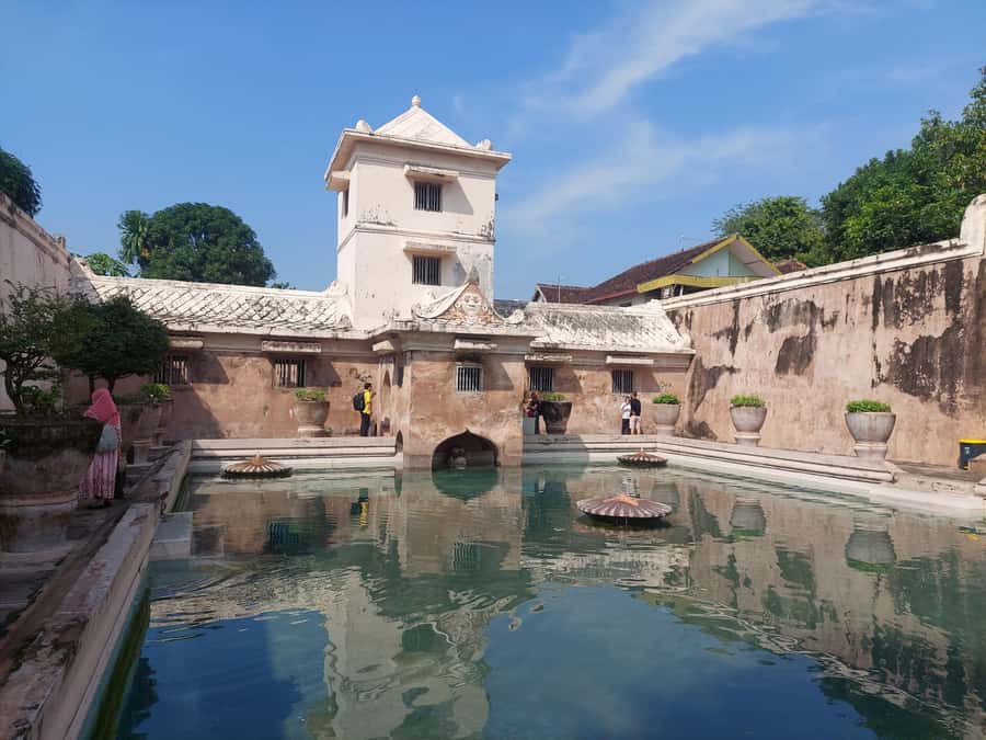 Sultan Palace, Water Castle & Prambanan Temple Guided Tour - From Hotel Pickup to a Full 8 Hours of Seeing the Big Three