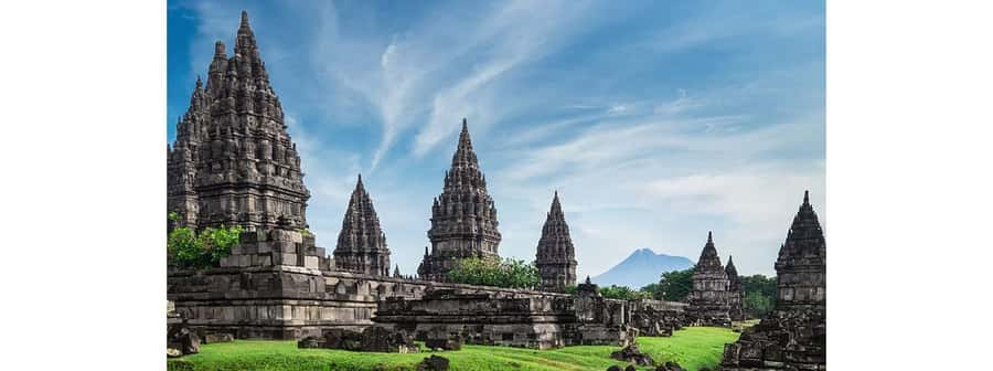 Sultan Palace, Water Castle & Prambanan Temple Guided Tour - Taman Sari Water Castle: Pools, Old Garden Layouts, and Great Angles