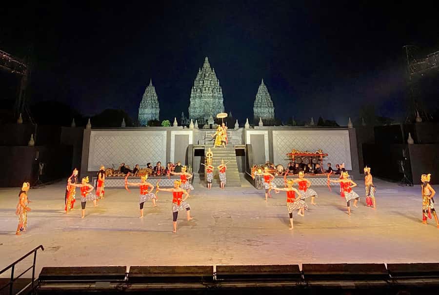 Sunset at Prambanan and Sendratari Ramayana Ballet Prambanan - Exploring Prambanan after arrival: what to focus on at night