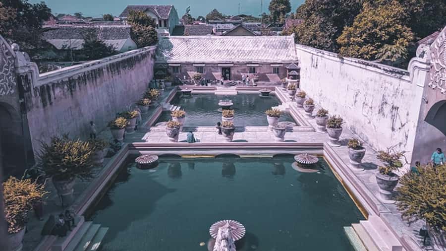 Taman sari water castle, sultan palace & local food tasting - Taman Sari water castle: spotting the Javanese-European design quickly