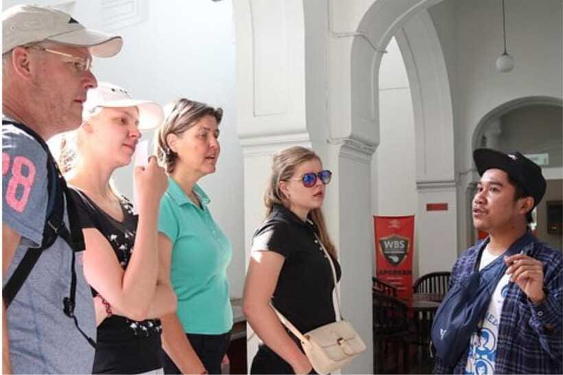 Yogyakarta: 2-Hour Crash Course City Intro on Walking Tour - The Chinese-Indonesian community gate: a quick stop with a big meaning