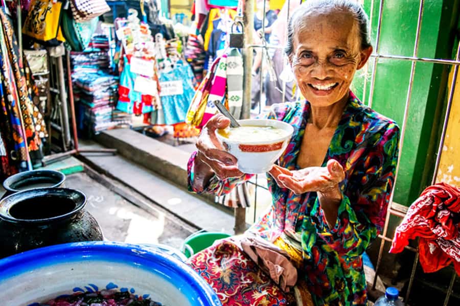 Yogyakarta: 3-Hour Night Walking with Street Food Tasting - Meeting at the Yogyakarta Train Station Monument (and why it helps)