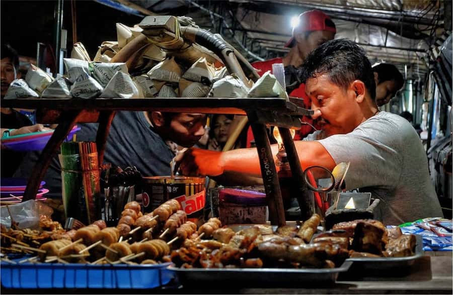 Yogyakarta: 3-Hour Night Walking with Street Food Tasting - Traditional Games and Learning How Locals Spend Free Time