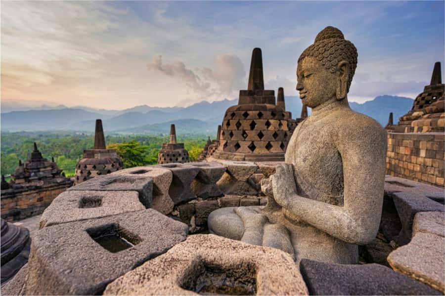 Yogyakarta: Borobudur 5-hour Tour with Climb-up & Transfers - Guided Borobudur: 504 Buddhas and 2,672 relief panels, made readable