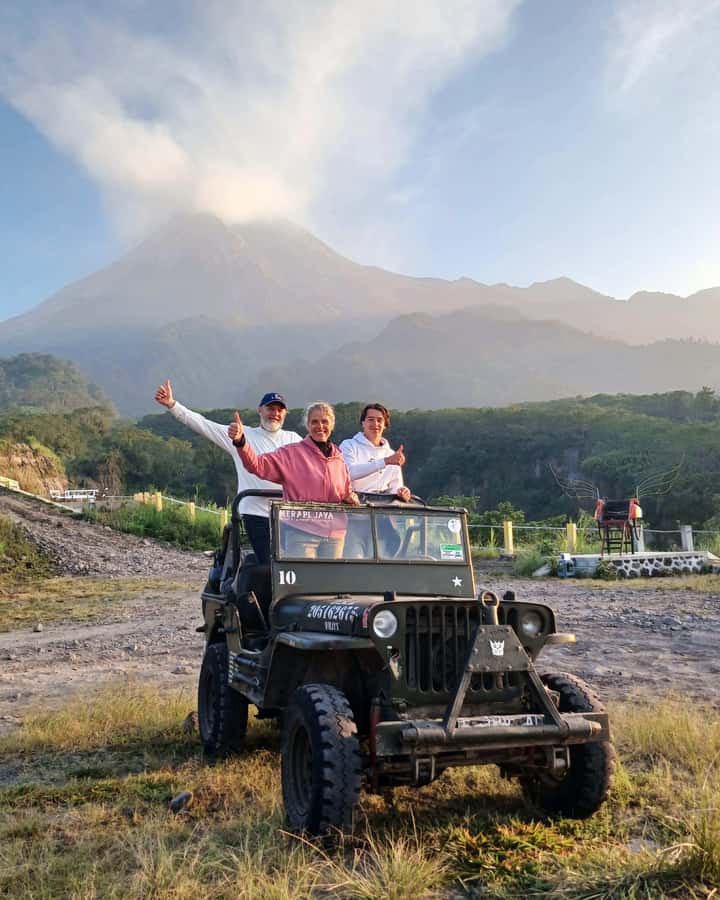 Yogyakarta: Borobudur Climb the Top & Mount Merapi Jeep Tour - Borobudur Climb: Why the guide matters more than the ticket