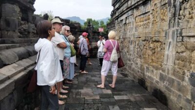 Yogyakarta: Borobudur Climb up & Prambanan Tour with Sunset - Getting to Yogyakarta’s temple route: pickup and private transport pace