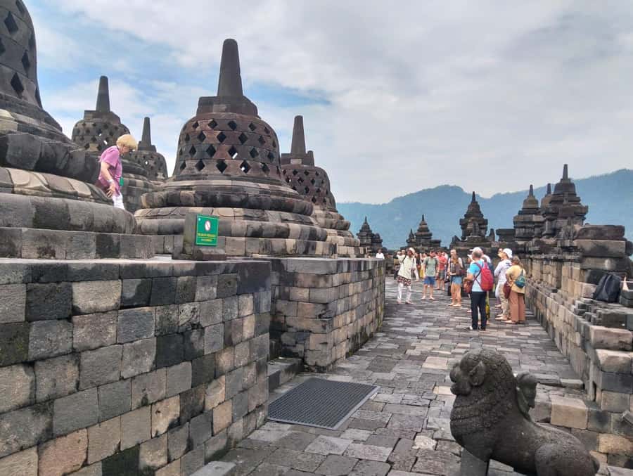 Yogyakarta: Borobudur climb up,Prambanan &Volcano Lava View - Borobudur to the top, with guaranteed access (and why it matters)