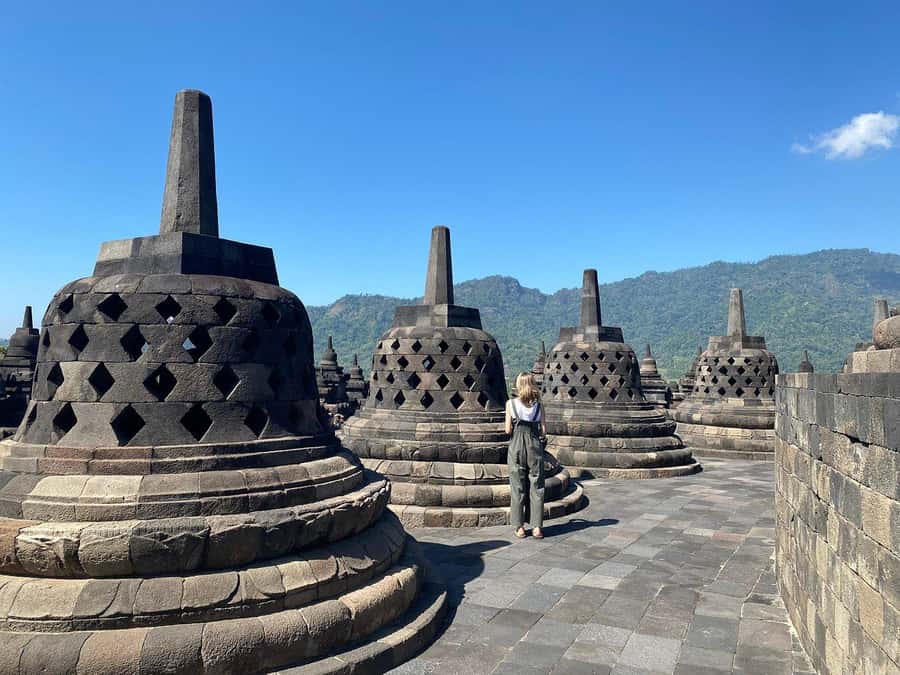 Yogyakarta: Borobudur climb up,Prambanan &Volcano Lava View - Borobudur walkthrough: what the 2-hour temple time really buys you
