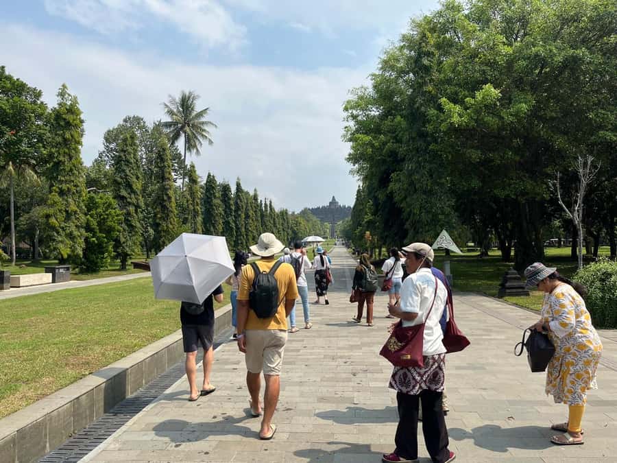 Yogyakarta: Borobudur climb up,Prambanan &Volcano Lava View - Price and what you actually get for $25