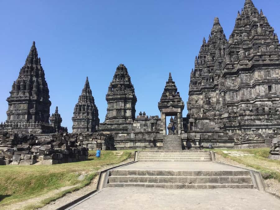 Yogyakarta: Borobudur guarantee climb up & Prambanan Sunset - One UNESCO Day, Two Temples, and a Timeline That Makes Sense
