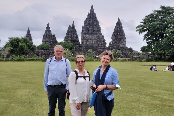 Yogyakarta: Borobudur Sunrise and Prambanan Temple Private Tour - Prambanan Temples After Sunrise: One Day, Big Contrast