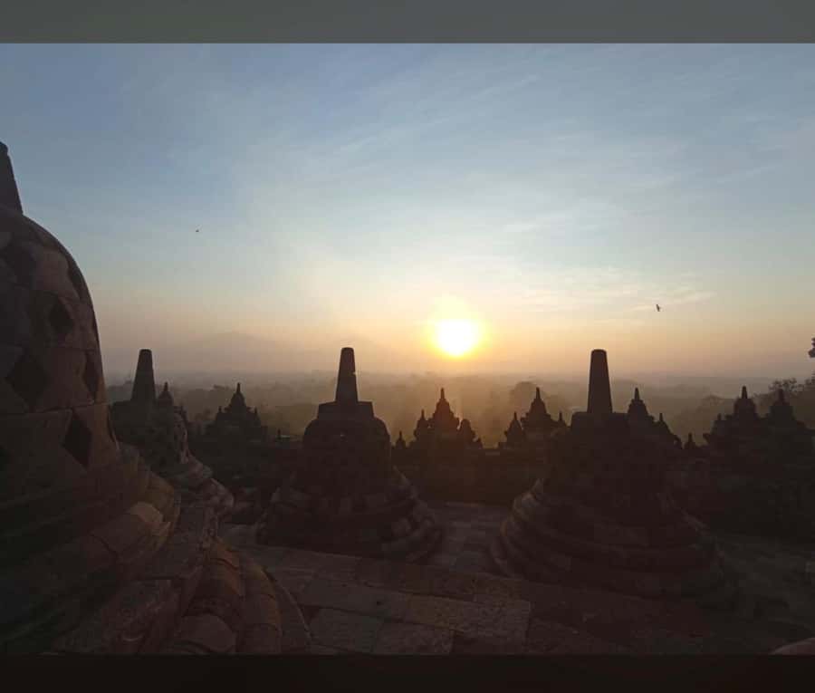 Yogyakarta: Borobudur Sunrise Climbup guarantee & prambanan - What’s included (and what to double-check before you go)