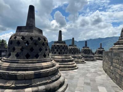 Yogyakarta: Borobudur Sunrise from setumbu hill ( climbup ) - 4am pickup and the ride to Setumbu: why the schedule matters