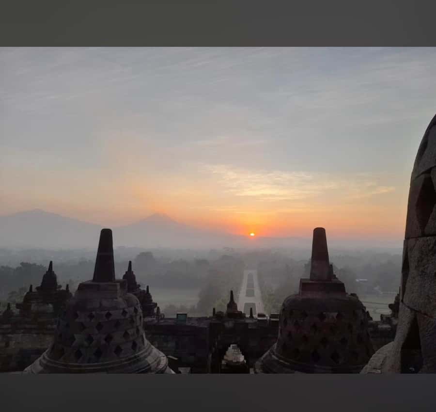 Yogyakarta: Borobudur Sunrise from setumbu hill ( climbup ) - Borobudur climb-up: what’s included, what costs extra, and the Monday twist