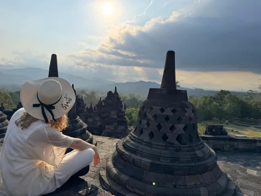 Yogyakarta: Borobudur Sunrise from setumbu hill ( climbup ) - Optional Mendut and Pawon: when extra temples improve the day