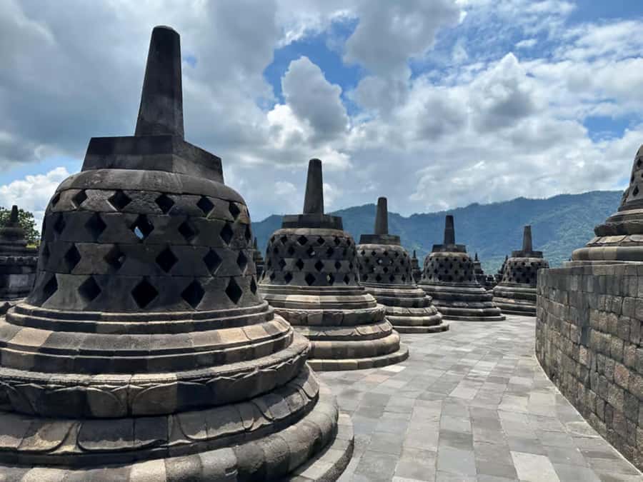 Yogyakarta: Borobudur Sunrise from setumbu hill ( climbup ) - 4am pickup and the ride to Setumbu: why the schedule matters