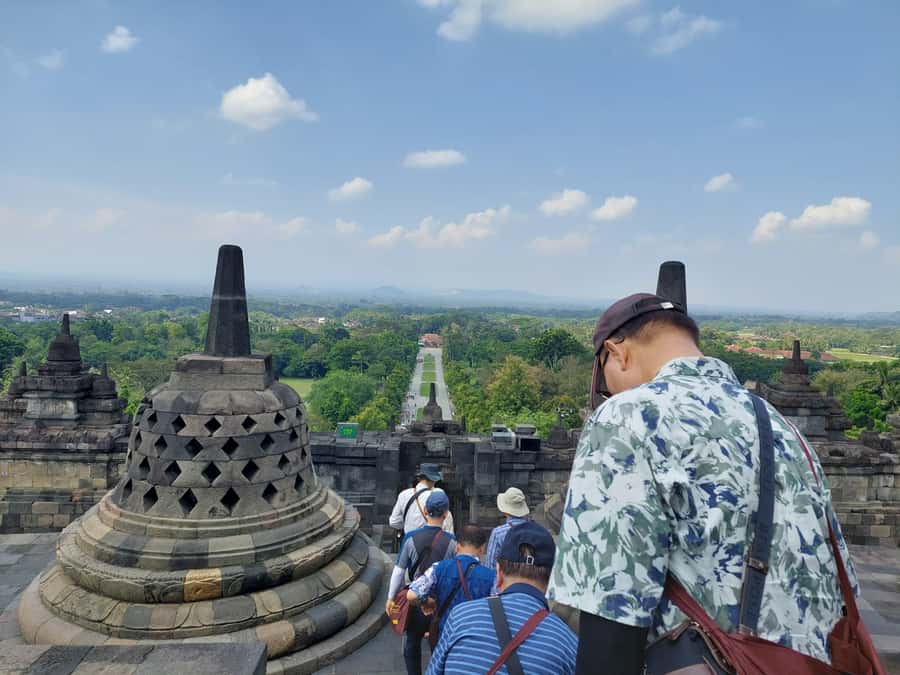 Yogyakarta: Borobudur Sunset Climb Up Shared Guided Tour - A shared Borobudur sunset climb that feels timed, not rushed