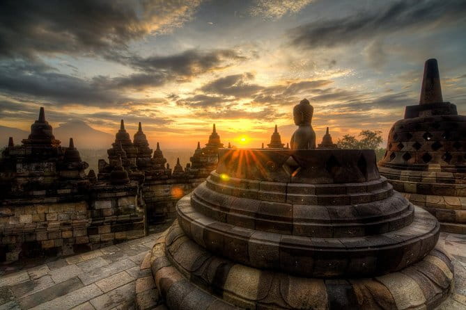 Yogyakarta: Borobudur Top Access (Ticket Assistance) & Selogriyo - The guide factor: why private matters more than you think