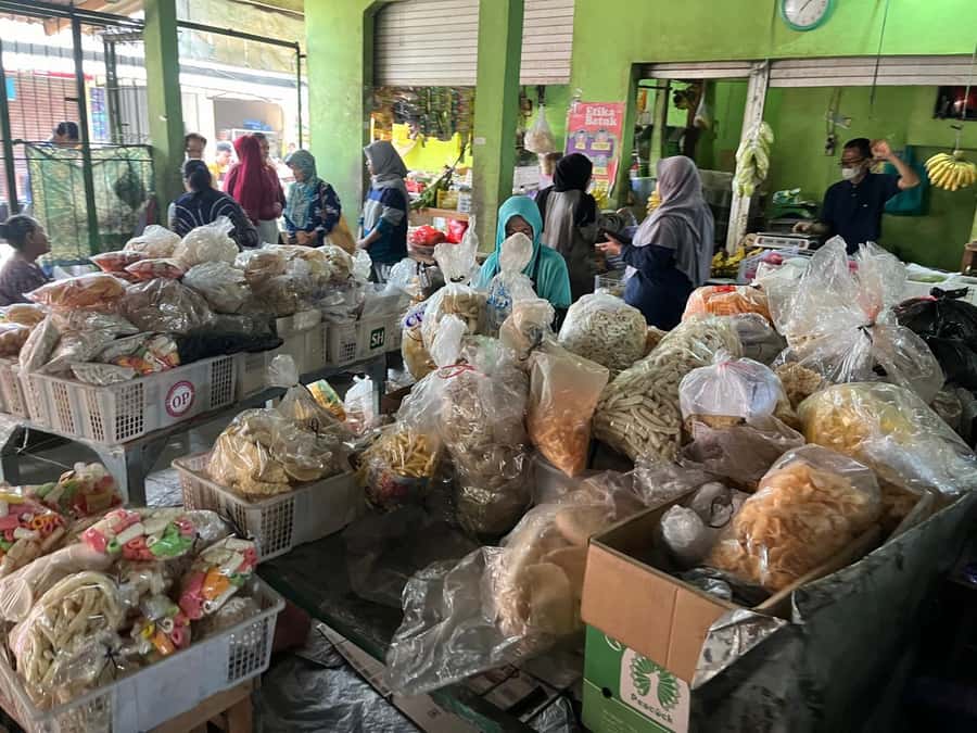 Yogyakarta: Cooking Class with Traditional Market Tour - Pickup Options and the Welcome Drink at Home