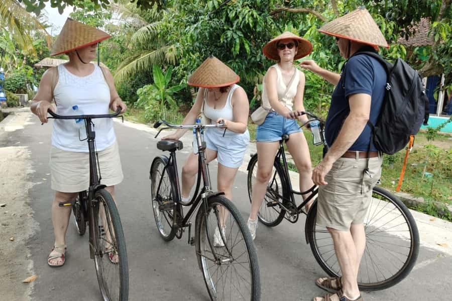 Yogyakarta: Countryside Cycling and Cooking Class Experience - Old Bikes, Real Vibes: What the Cycling Part Feels Like